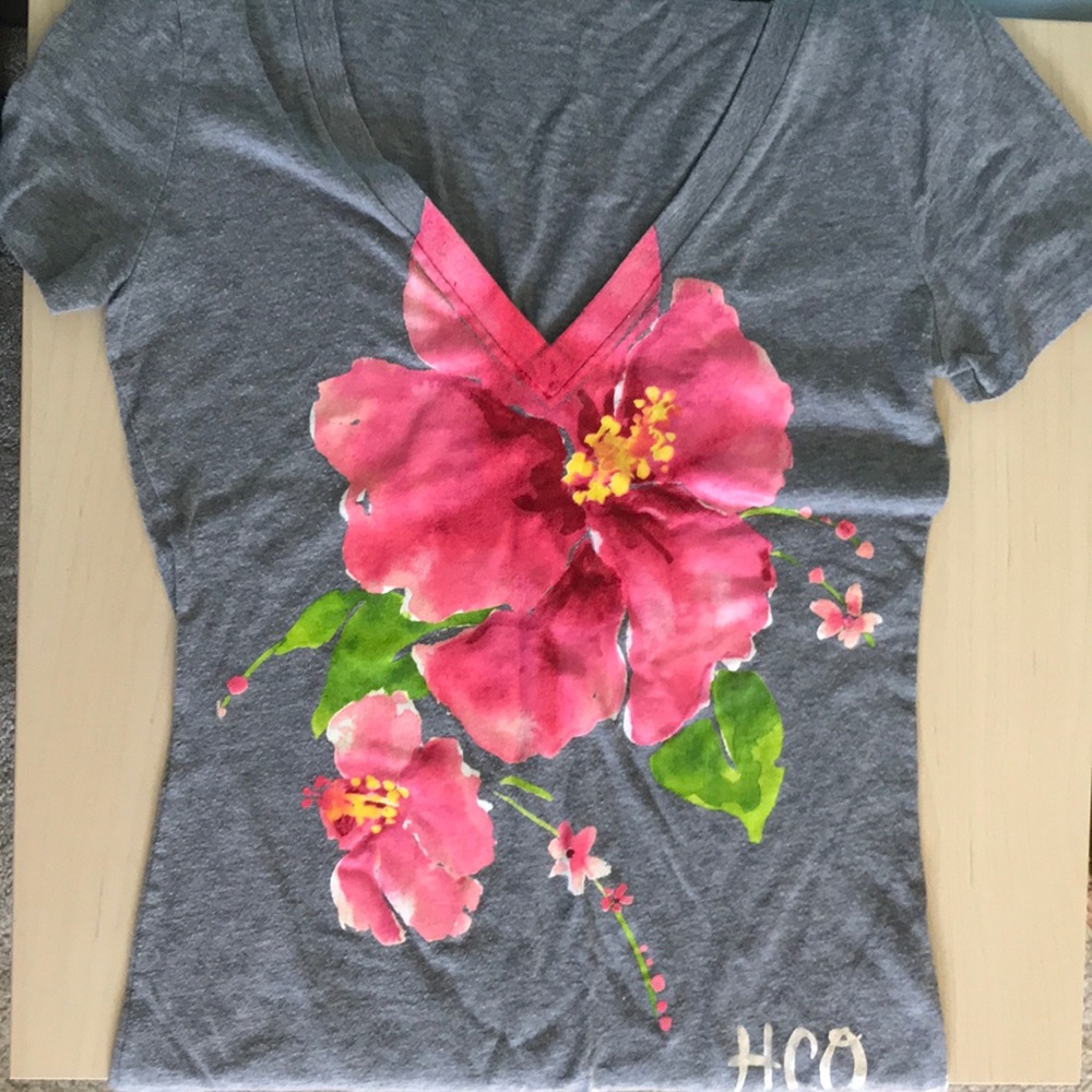 Hollister flower V neck